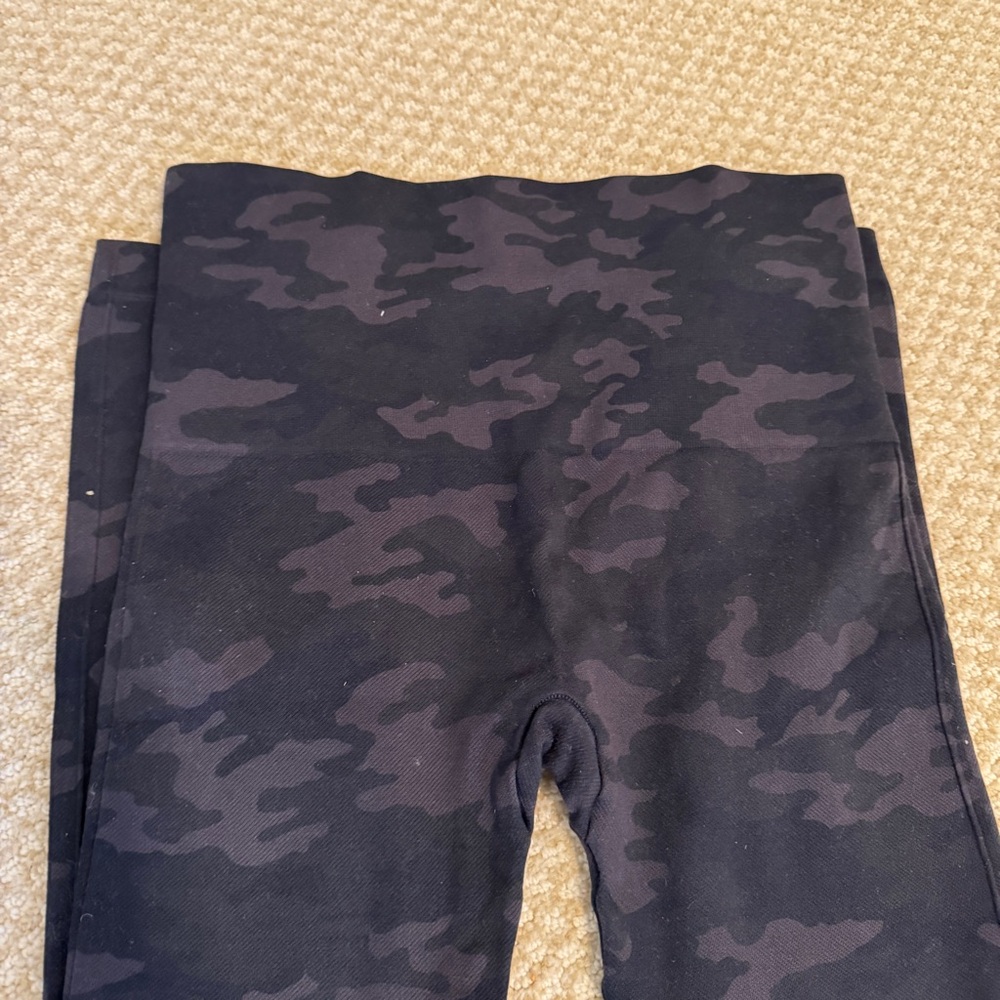 SPANX Black Camouflage Leggings - Picture 3 of 7